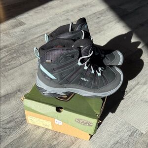 NWT KEEN Women's Black and Blue waterproof hiker